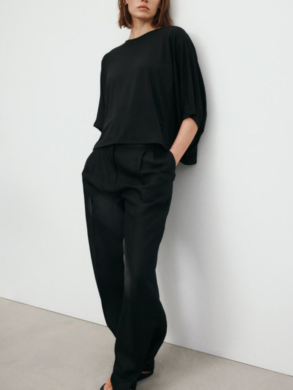Women’s Black Pleated Linen Blend Pants